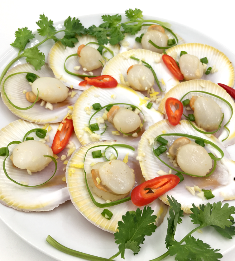 Half Shell Scallops with Roe-On, featuring a beautiful shell and rich flavor—ideal for grilling, baking, or steaming