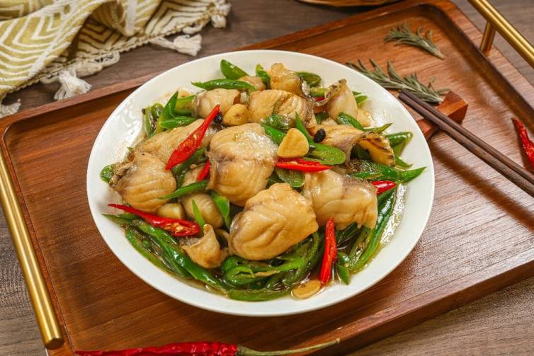 Tilapia fish slice stir fry with vegetables