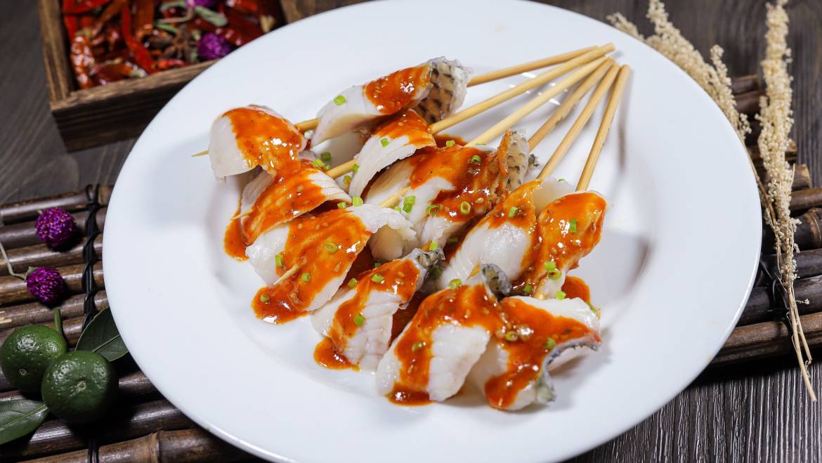 SKEWERED TILAPIA SLICE WITH SWEET-SPICY SAUCE