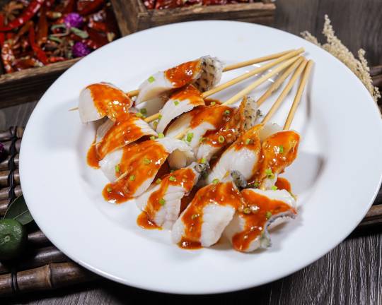 SKEWERED TILAPIA SLICE WITH SWEET-SPICY SAUCE